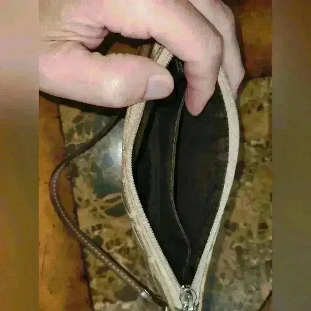 COACH WRISTLET w/hangtag - Picture 7 of 7
